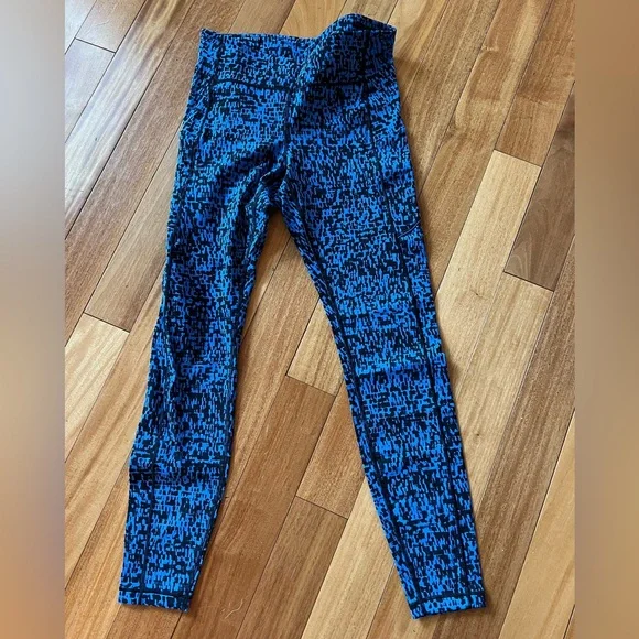Limited edition size 8 lululemon leggings - Picture 2 of 3